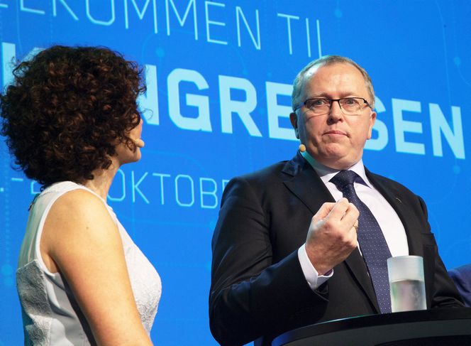 Statoil-sjef Eldar Sætre sier selskapet jakter ingeniører selv om situasjonen i oljebransjen er tøff.