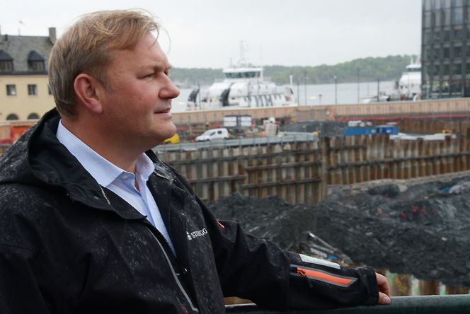 Prosjektleder: Hans Jørgen Aase har for tiden 45-80 personer i sving på byggeplassen. Snart skal antallet opp mot 1000 personer.