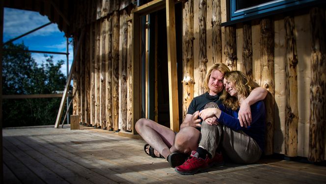 I Vestvågøy i Lofoten har Espen og Tove Seierstad bygget det som trolig er Norges første moderne offgrid bolighus. Bilde: ESPEN S. SEIERSTAD