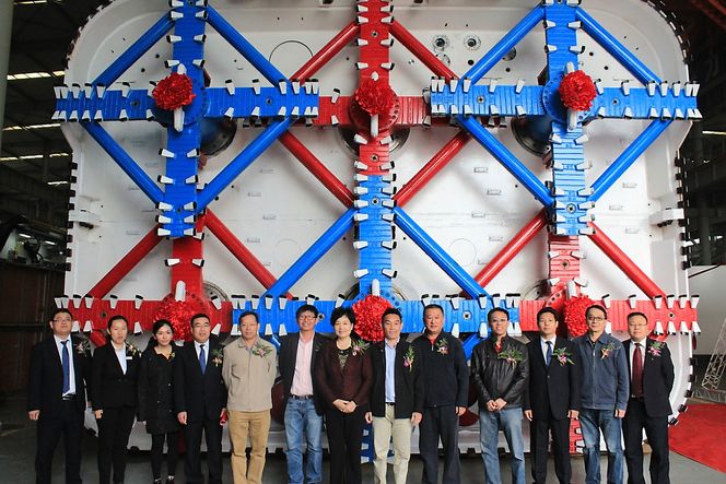 TBMen er 300 tonn tung, 7,6 meter bred og 5,6 meter høy.