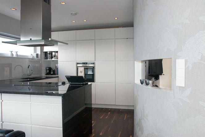 Alt blir elegant integrert i boligen - bryterne har moderne og minimalistisk design, og passer de aller fleste boliger.. Foto: TU Story Labs