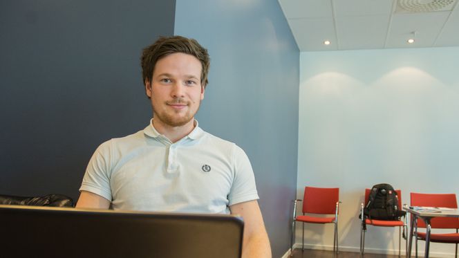 Tor Olav Aakre opplever det å være nyutdannet ingeniør og arbeidsledig som tungt. – Du får stadig nye slag i trynet, sier han.