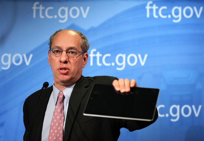 Styreleder Jon Leibowitz i mektige Federal Trade Commission (FTC) frikjente torsdag Google for anklager om misbruk av markedsmakt i søkemarkedet. FTC avsluttet etterforskningen av Google etter at selskapet gjorde noen endringer i sin måte å drive på. Bilde: Alex Wong/Getty Images/All Over Press