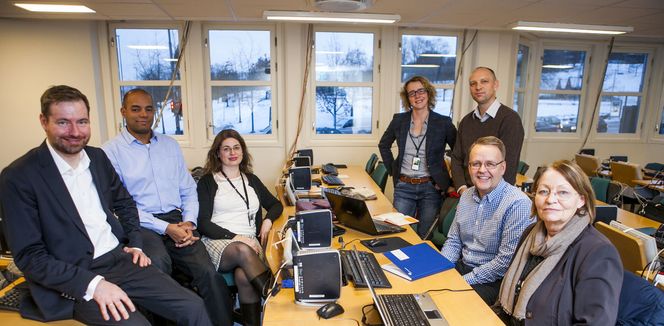 Hele teamet samlet: På bildet fra venstre ser vi Oddgeir Hvidsten, Thomas Anglero, Helene Braathen, Hanne Øverlier, Roar Jakobsen, Nils Arve Sande og Solveig Dalene. Bilde: Per Ervland