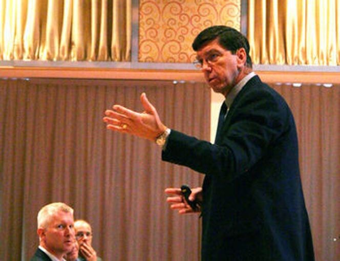 Harvard-professor Clayton M.Christensen klarte å trollbinde en fullsatt sal i Tromsø. Bilde:Jarl-Stian Olsen (NST)