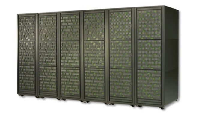 Utvendig framstår Hitachi VSP som en eller flere rack.