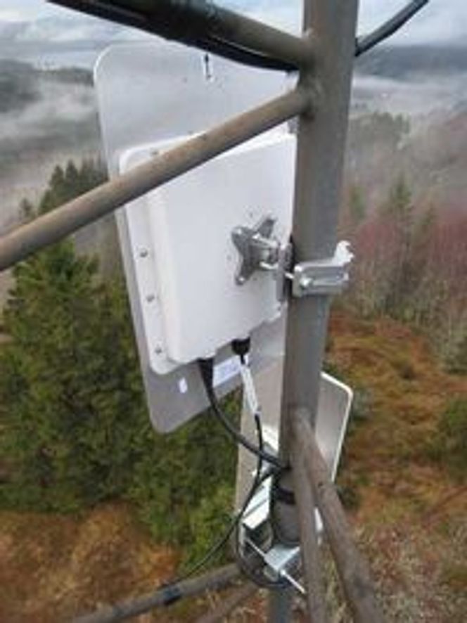 Haugo-masten er nærmest og den som må forbindes med Hetlebakken, ifølge Direct Connect.