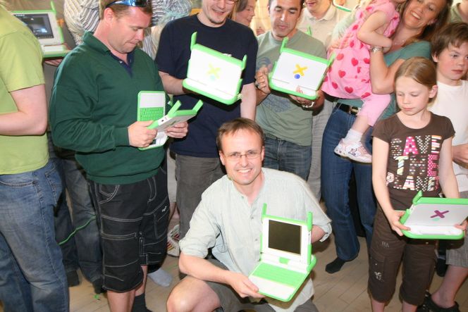Håkon Wium Lie har lenge hatt Norges eneste OLPC. Nå kan han endelig teste hvordan den fungerer sammen med andre maskiner.