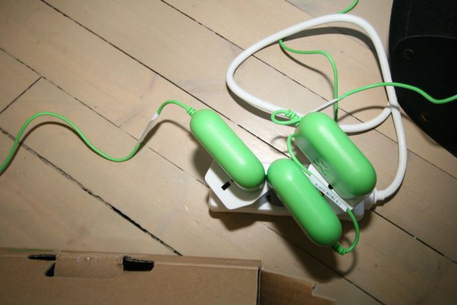 100 OLPC-maskiner med amerikansk stikkontakt.