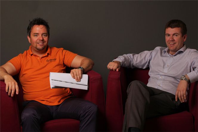 Göran Karlsson (t.v.) og Espen Sletteng-Fagerli, henholdsvis senior direktør forretningsutvikling og direktør & CTO i Avanade Norge, gikk gjennom undersøkelsen med digi.no. Bilde: Bjørn Riborg