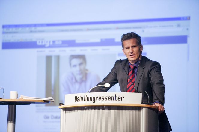 Noen raser mot Datatilsynet og kaller oss arrogante og inkompetente, mens andre støtter oss, sa Bjørn Erik Thon og viste blant annet til artikkelen i bakgrunnen med støtte fra John Markus Lervik. - Når vi opplever at noen er enige og noen veldig uenige så har vi i hvert fall truffet en nerve det er viktig å diskutere, sa han. Bilde: Per Ervland