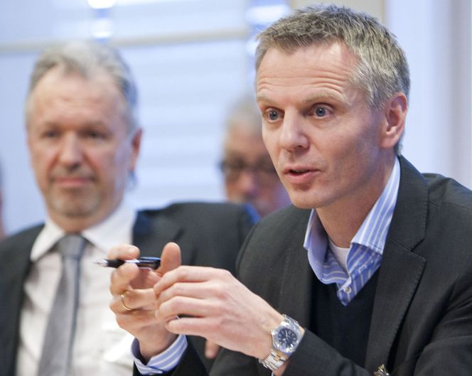 Det må bli lettere å grave, mente både Telenors Ragnar Kårhus og (til v.) Nils Arne Bakke fra Lyse fiberinvest.
