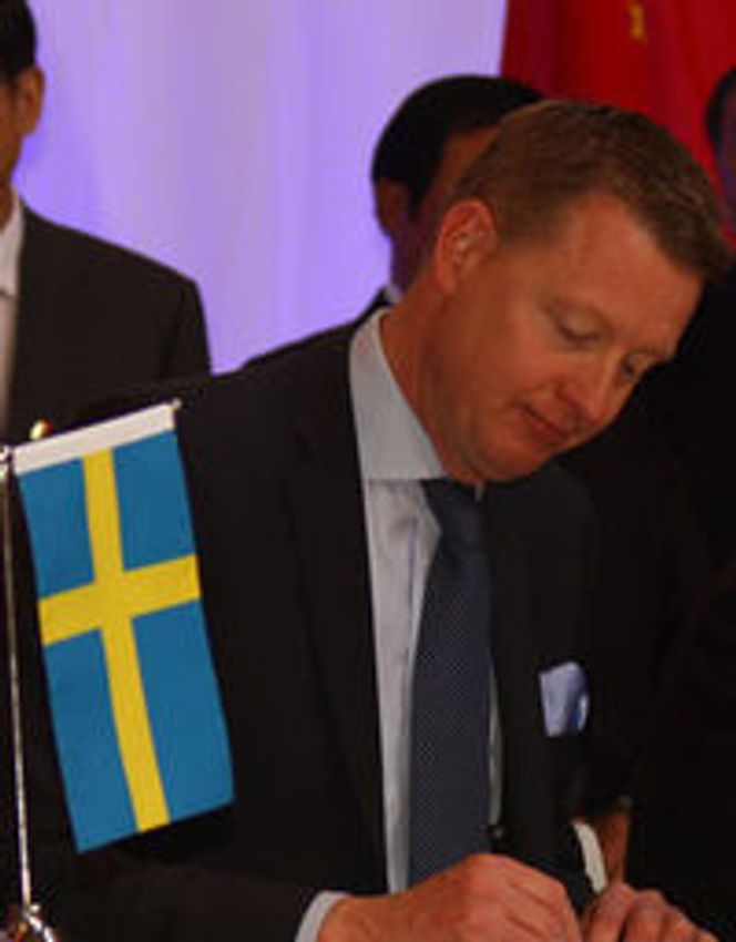 Ericsson-sjef Hans Vestberg under signering av avtaler i Kina i mars 2010. Bilde: Ericsson