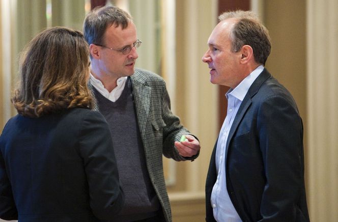 Håkon Wium Lie (til venstre), teknologidirektør i Opera Software, jobbet sammen med Tim Berners-Lee i Cern. Lee berømmet Wium Lies innsats for utbredelsen av webben. Bilde: Per Ervland