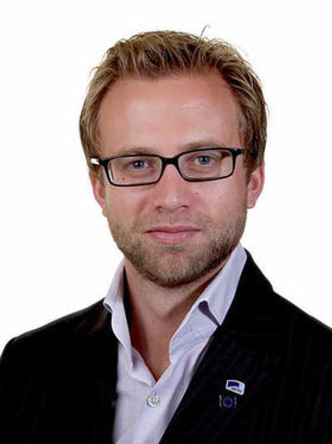 Nicolai Astrup vil ikke lengre la seg overvåke av Facebook. Nå sletter han seg selv fra nettsamfunnet. Bilde: ©Stortingsarkivet