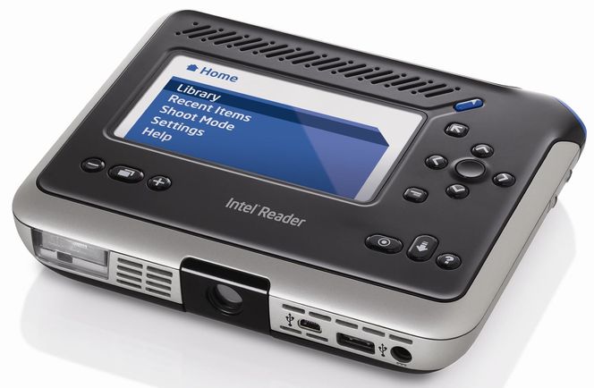 Intel Reader er på størrelse med en vanlig bok. Bilde: Intel