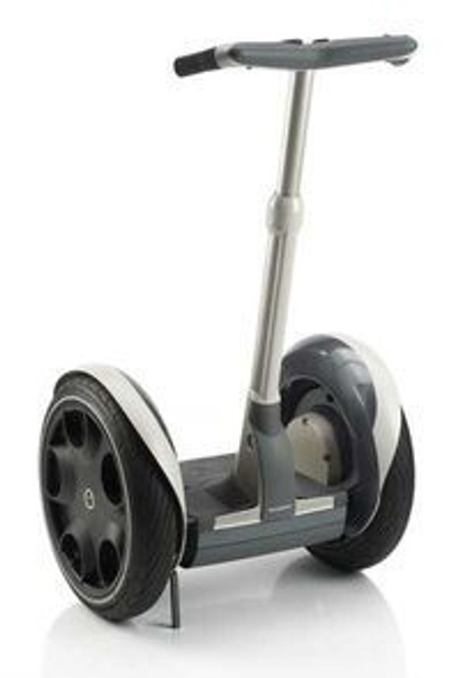 Tekno-rulatoren Segway er en av Wozniaks store lidenskaper. Blant annet spiller han polo på denne doningen, og han har hacket den.