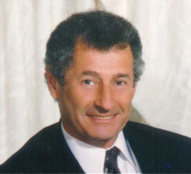 Leonard Kleinrock utviklet den matematiske teorien for pakkesvitsjede nett som MIT-student tidlig på 1960-tallet. 29. oktober 1969 fungerte pakkesvitsjing mellom datamaskiner for første gang. Bilde: Louis Bachrach