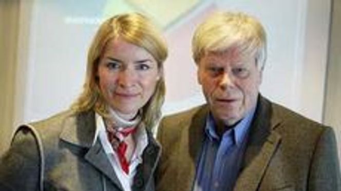 Administrerende direktør Synnøve Bjørke (til venstre) og informasjonssjef Erik Andersen i Stiftelsen Elektronikkbransjen er forsiktig optimistiske for 2010. Bilde: Elektronikkbransjen.no