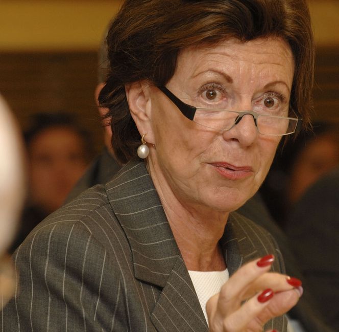Neelie Kroes mener Oracle kan få fortgang i prosessen for å godkjenne kjøpet av Sun, ved å gjøre det de blir bedt om. Bilde: EC / G. Boulougouris