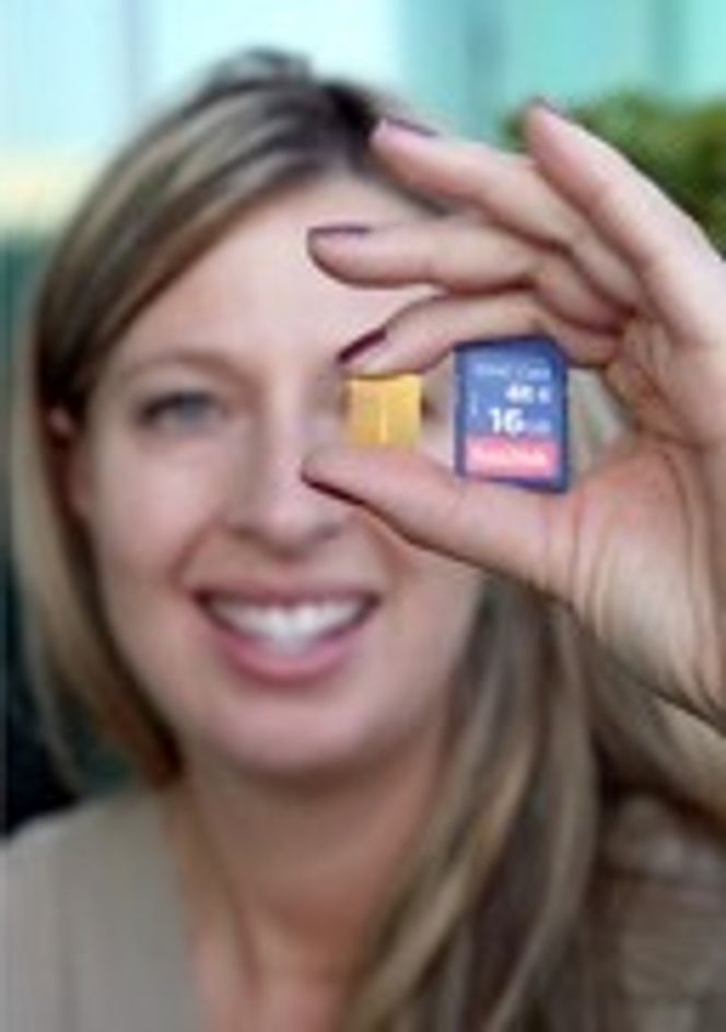 X4-brikken (gul) brukes i første omgang bare i eksisterende produkter som dette SDHC-kortet på 16 gigabyte. Bilde: Sandisk