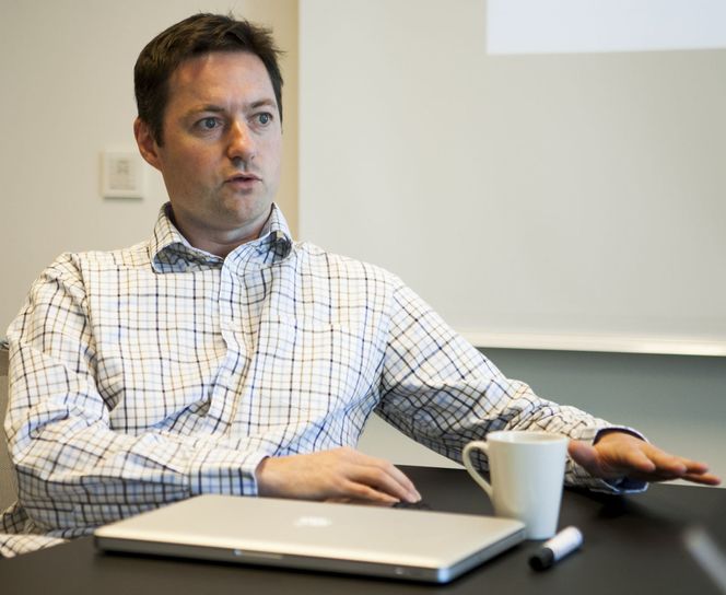 Teknologidirektør og medgründer Aleksander Øhrn har orden på algoritmene. I motsetning til Lervik som ikke programmerer lenger, dykker han også ned i koden. Bilde: Per Ervland