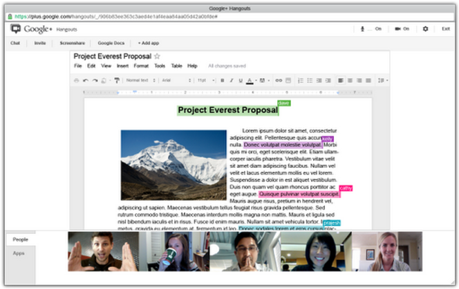 Google Apps-brukere kan ved hjelp av Google+-funksjonen Hangout arrangere en videokonferanse hvor de sammen diskuterer og redigerer et Google-dokument. Bilde: Google