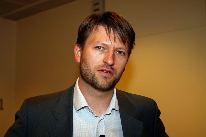- Et paradoks at regjeringen har godkjent ODF versjon 1.1, som ikke er ISO-godkjent, og samtidig utelater den ISO-godkjente standarden OOXML, sier Microsofts Eirik Lae Solberg. Bilde: Marius Jørgenrud