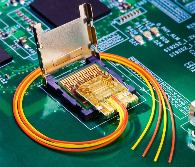 Intel Light Peak-modul montert på hovedkort.