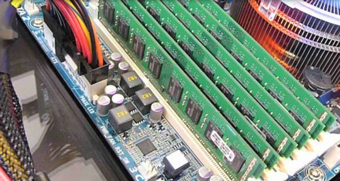 Seks DDR3 minnemoduler fra Kingson med til samme 24 gigabytes minne.