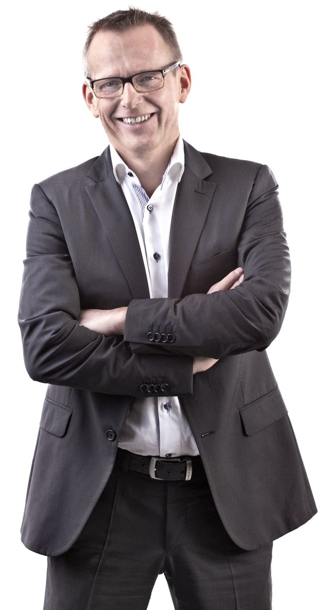 Arve Andreassen signaliserer stø kurs i Chess.