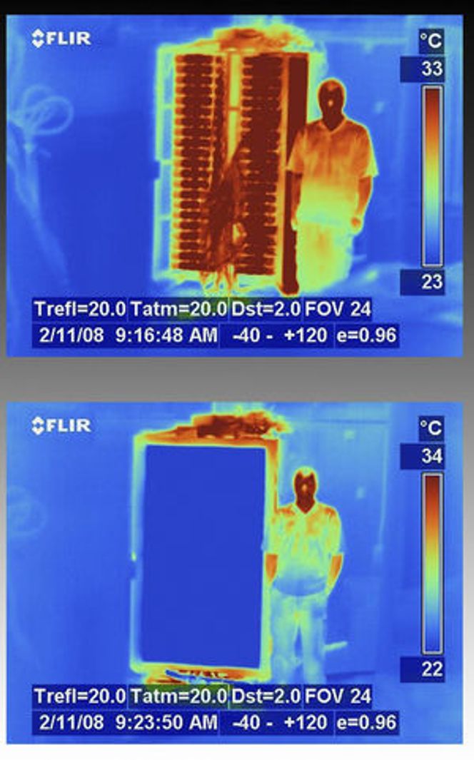 Ved å erstatte den bakre veggen med IBMs vannavkjølte varmeveksler, slipper man klimaanlegg i datarommet.