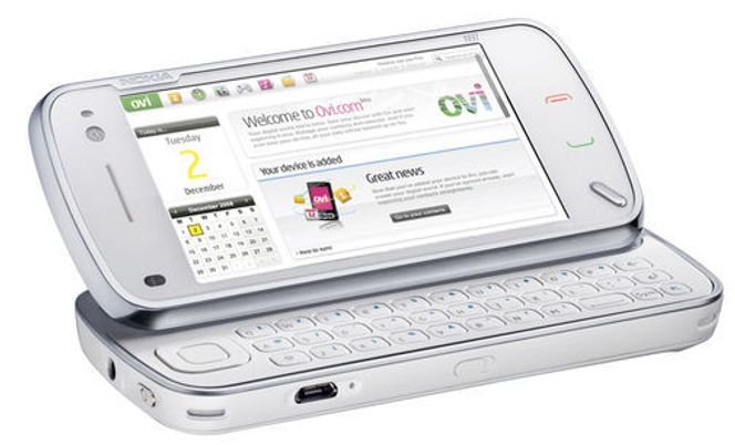 Nokia N97 har tastatur som kan felles ut.