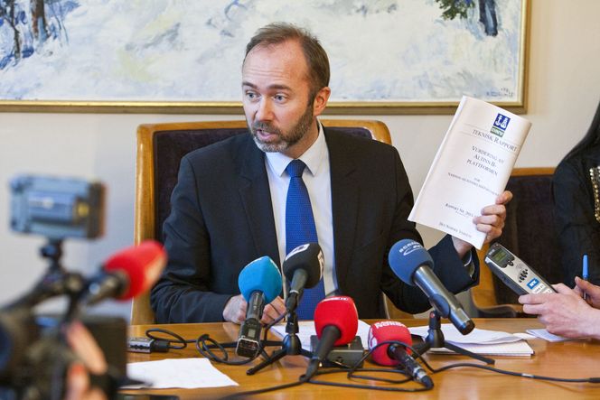 Næringsminister Trond Giske fikk mye kritikk forrige gang Altinn klappet sammen. Bildet er fra en pressekonferanse på Stortinget der ministeren måtte forklare seg. Bilde: Per Ervland