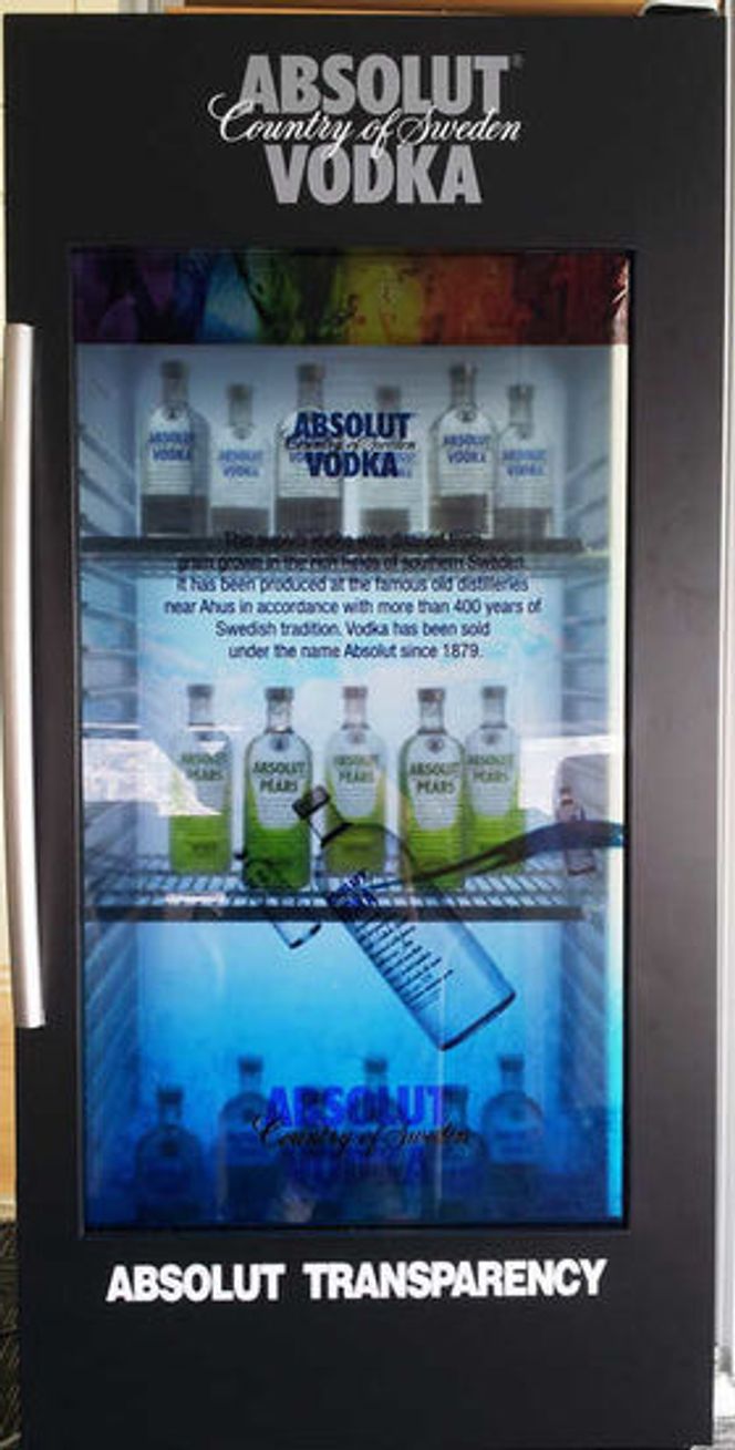 Kjøleskap utstyrt med Samsung Transparent Smart Window i døren. Bilde: Samsung