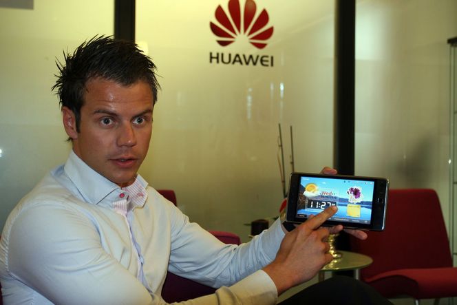 Dette brettet kan bli sentralt i hjemmet, mener salgssjef Tor Slørdal i Huawei Norge. Bilde: Marius Jørgenrud