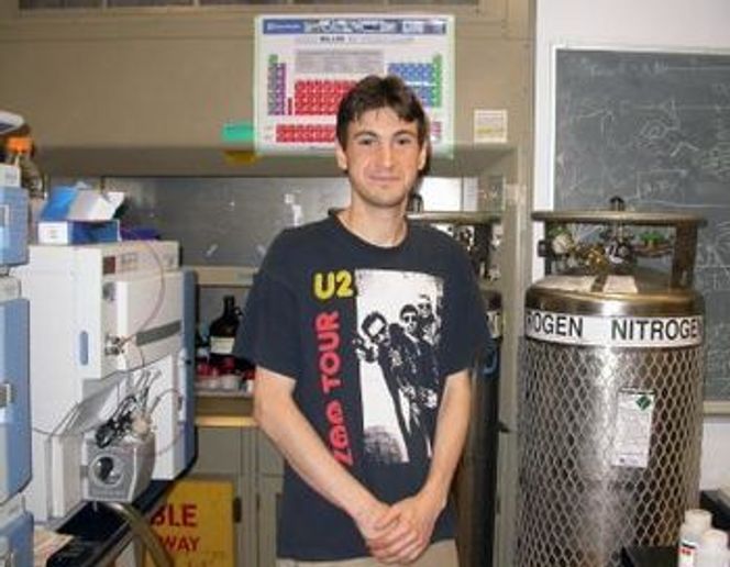 Firas Khatib ved University of Washington Department of Biochemistry i Seattle ledet studien hvor dataspillere via nettet løste det AIDS-relaterte enzymproblemet. Bilde: University of Washington
