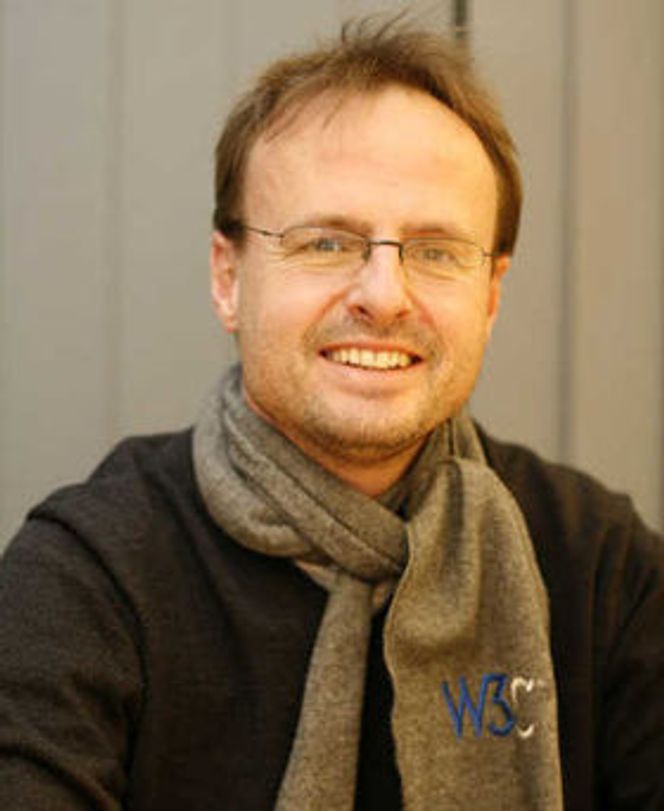 Håkon Wium Lie jobbet ved CERN da han i 1994 lagde konseptet som senere ble til Cascading Style Sheet. Selve standarden utarbeidet Lie sammen med nederlandske Bert Bos.