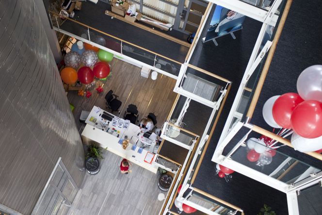 Flyttingen ble i dag markert med ballonger og servering av boller og kaffe. Bilde: Jørgen Westerberg