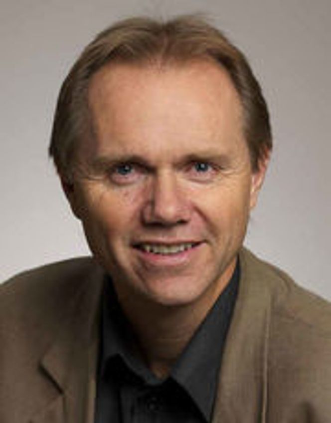 - Forlagene frykter ikke den teknologiske utviklingen, sier informasjonssjef Bjarne Buset i Gyldendal. Selv er han ivrig ebok-entusiast og blogger.