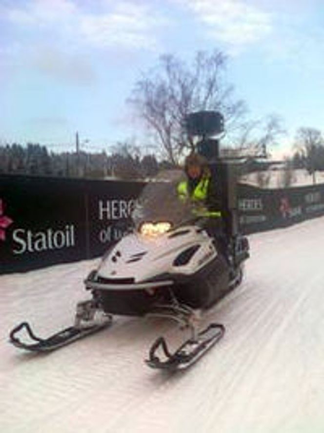 Det finnes bare to snøscootere av denne typen i verden, opplyser Google. Den ene befinner seg nå i Holmenkollen.