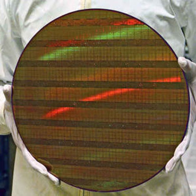 Silisium-wafer med brikker basert på 45 nanometers prosessteknologi Bilde: Intel