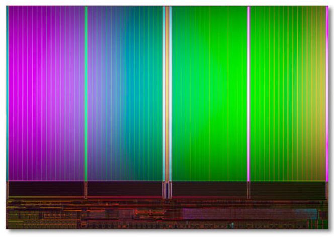 Innmaten av en 20 nanometers flashminnebrikke fra Intel og Micron med 8 gigabyte lagringskapasitet. Bilde: Intel