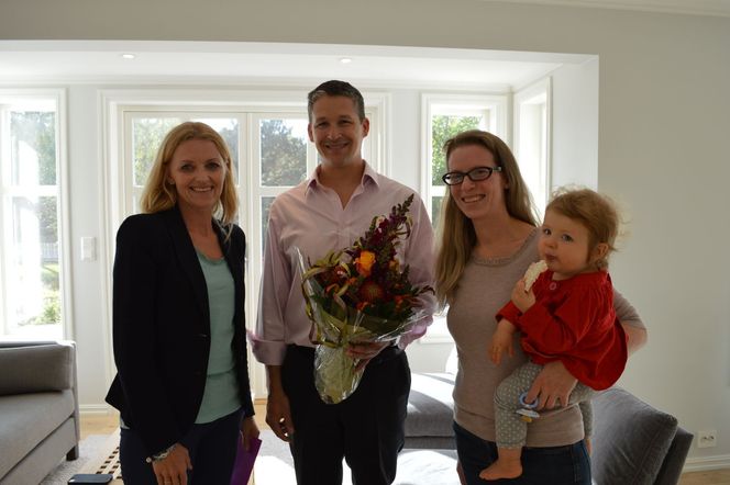 Familien Westphal i Asker ble kunde nummer 100.000. Bilde: Viken Fiber