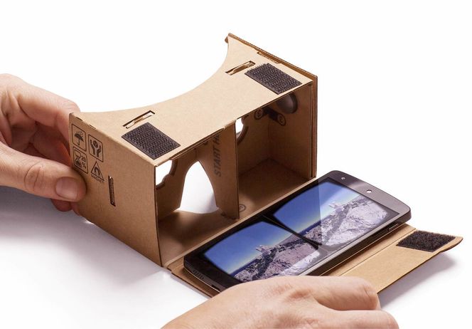 Bildet viser hvordan Cardboard i praksis virker. I selve brillen sitter det to linser som gjør at man kan se mobilskjermen skarpt når den er bare et par centimeter unna øynene. Bilde: Google