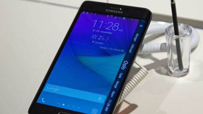 Galaxy Edge er en stilig telefon som slippes først senere i desember. Bilde: Thomas Marynowski
