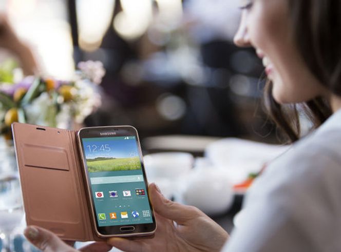 Samsung Galaxy S5 er omtrent like stor som forgjengeren. Bilde: Samsung