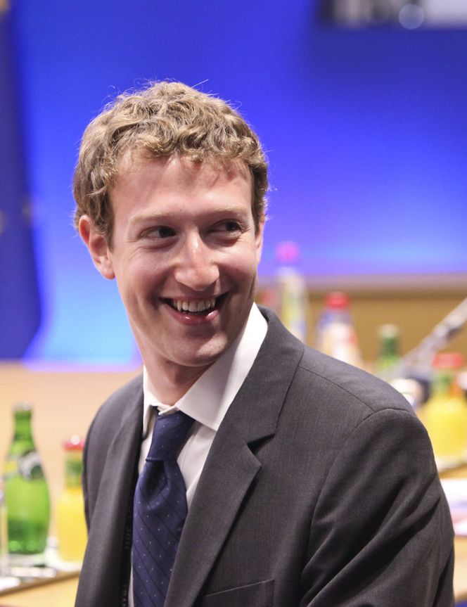 Facebook-gründer Mark Zuckerberg forklarer at WhatsApp er et supplement til Facebook Messenger, ikke en direkte konkurrent. Bilde: REX/All Over Press