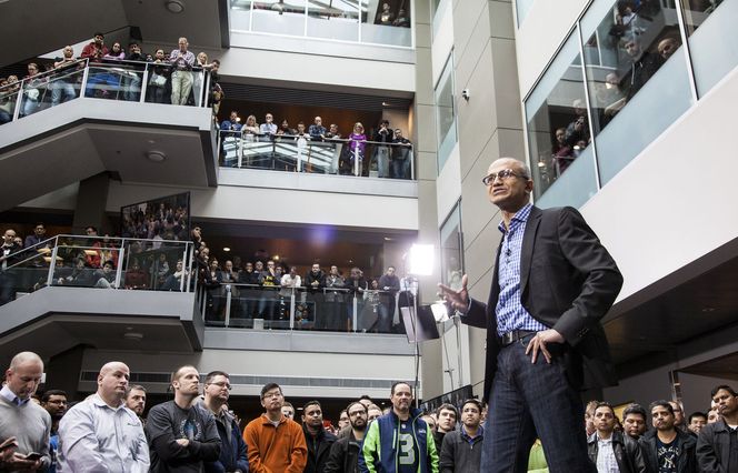 Kan Satya Nadella inspirere Microsofts nær 130000 ansatte? Her gjør han et forsøk på selskapets Seattle-kontor.(Foto:(c) Microsoft/Handout/Corbis/All Over Press) Bilde: (c) Microsoft/Handout/Corbis/All Over Press