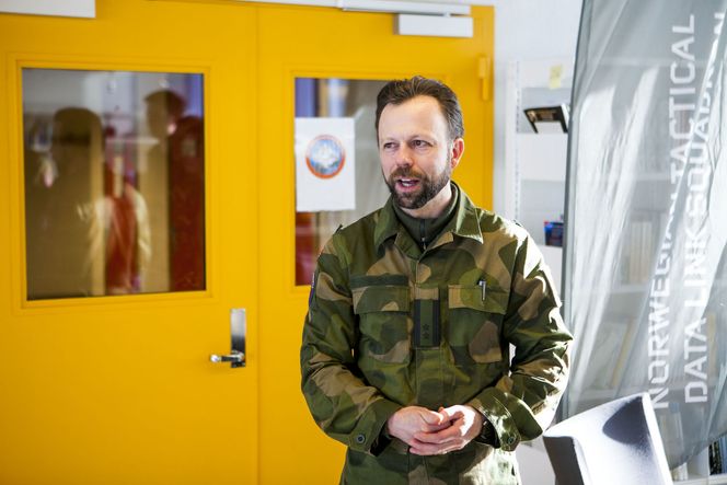 Rektor og oberstløytnant Roger Johnsen har selv tjenestegjort blant annet i Afghanistan, der Forsvaret opplevde å få sine graderte datamaskiner hacket. Bilde: Per Ervland